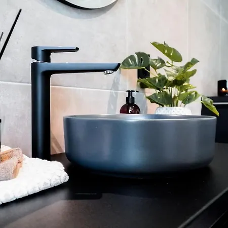 - 2br & 3br - Parking - T32 *