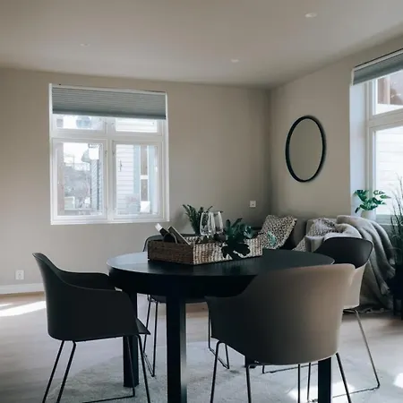 - 2br & 3br - Parking - T32 *