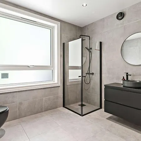 - 2br & 3br - Parking - T32 *