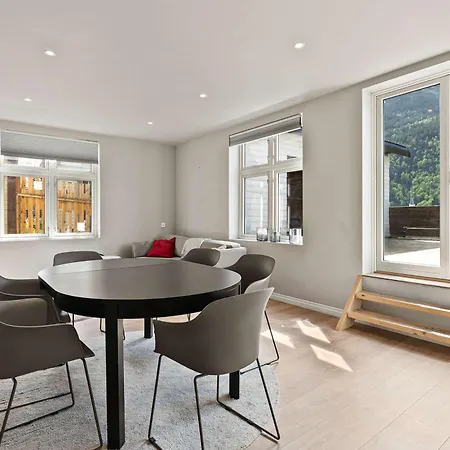 - 2br & 3br - Parking - T32 *