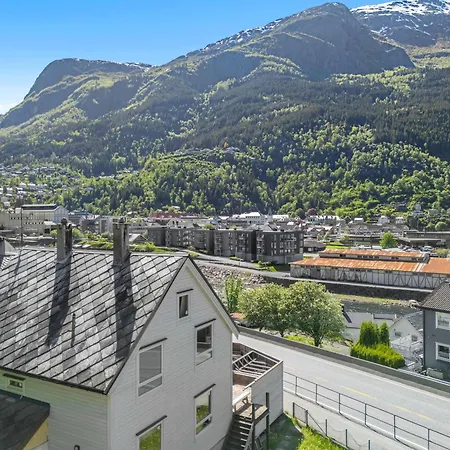 - 2br & 3br - Parking - T32 *