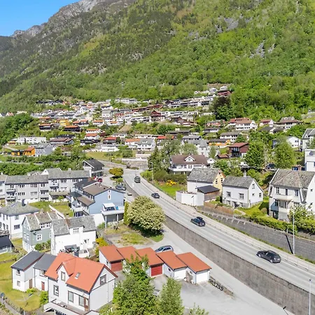 - 2br & 3br - Parking - T32 *